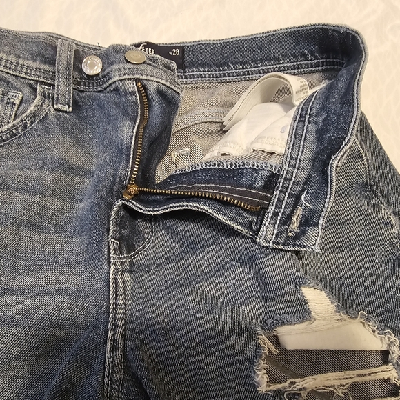 HOLLISTER Ultra High-rise Dad Short 7" Vintage Stretch Distressed Denim Shorts - Picture 4 of 7